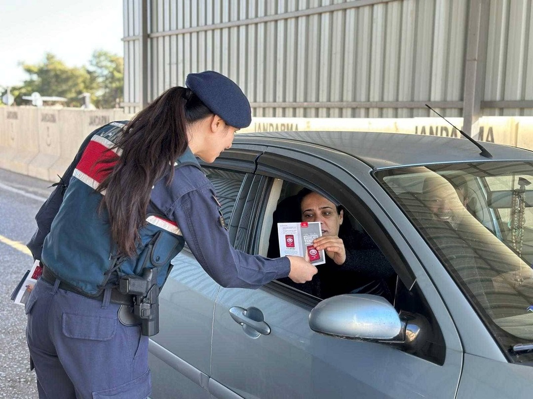 Jandarma, Kadınların Güvenliği İçin KADES Tanıtımı Yaptı.